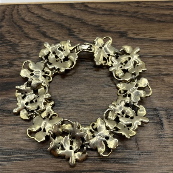 Vintage Monet Bracelet Flowers and 🌸🦋Butterflies, Enamel and Rhinestones - Picture 5 of 12